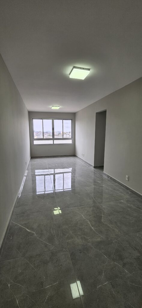 Sala de Estar e Sala de Jantar integradas com iluminação natural